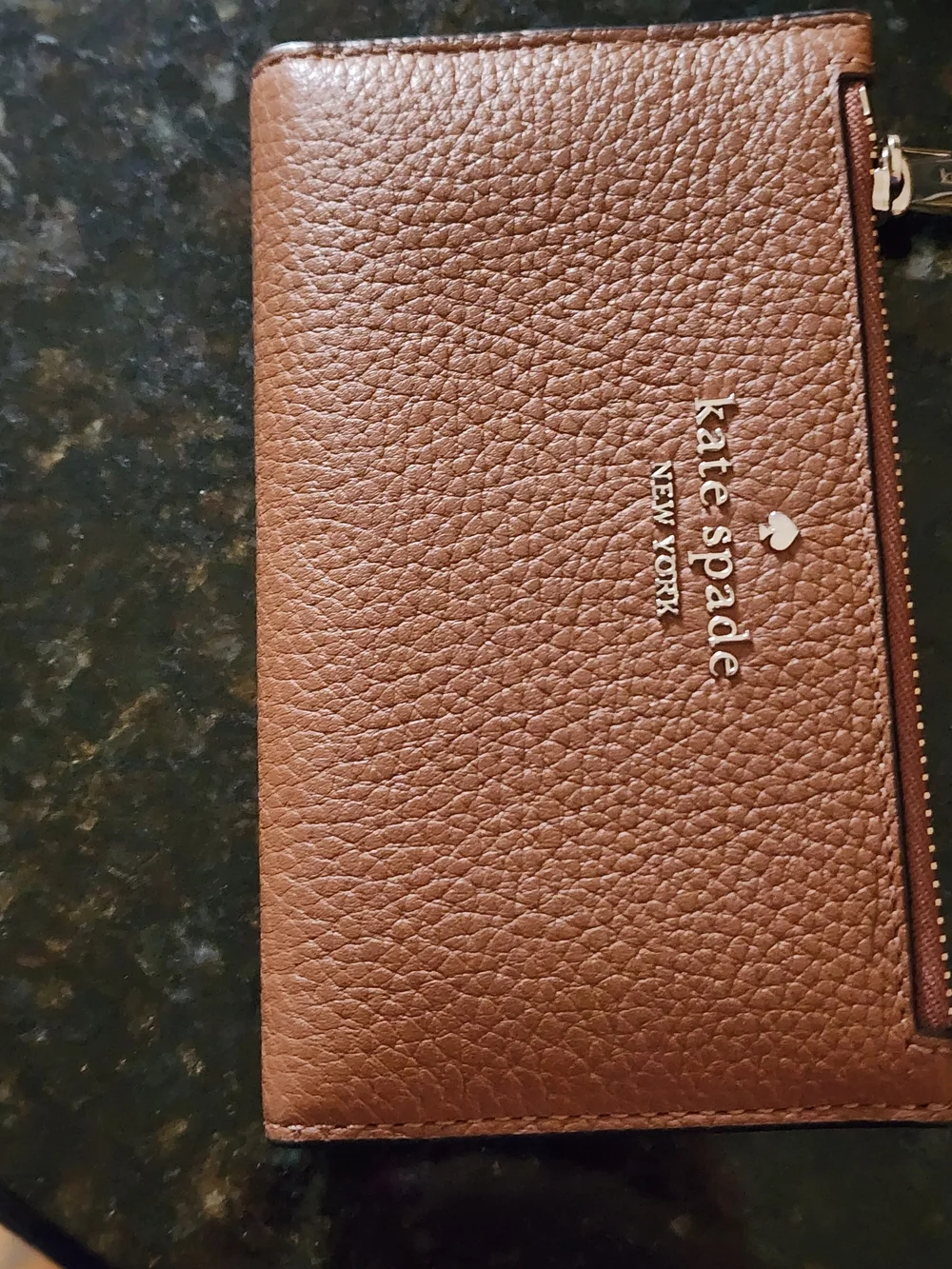 ✨️♠️Kate Spade New York Slim Wallet + AMINNAH Macaron Body Cleanser.🧼